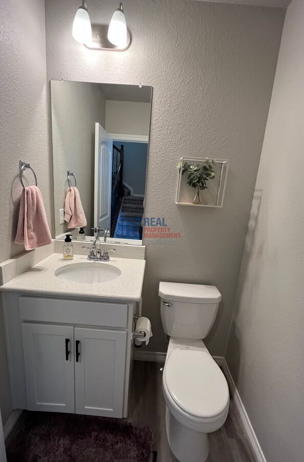 Building Photo - 4597 Hollycomb Dr