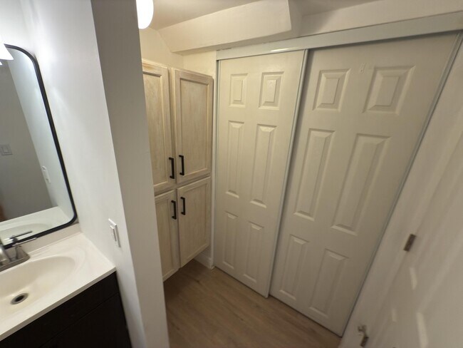 Building Photo - 2819 SW Cornell Ave