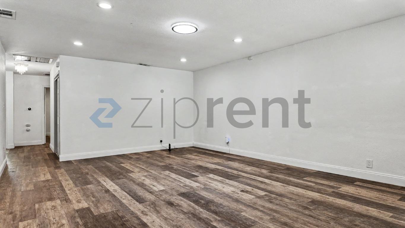 Building Photo - Unit