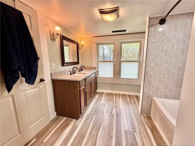 Building Photo - 1027 Cameron Hill Rd