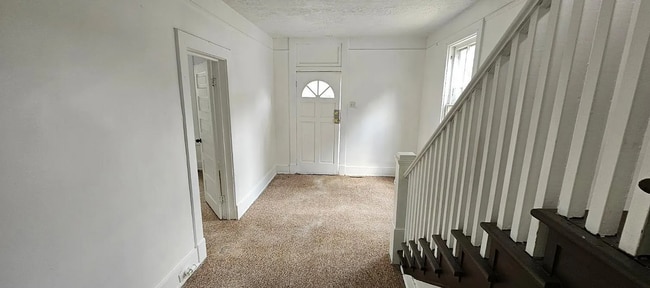 Building Photo - 4 Bedroom 1 Bath House Available to Rent f...