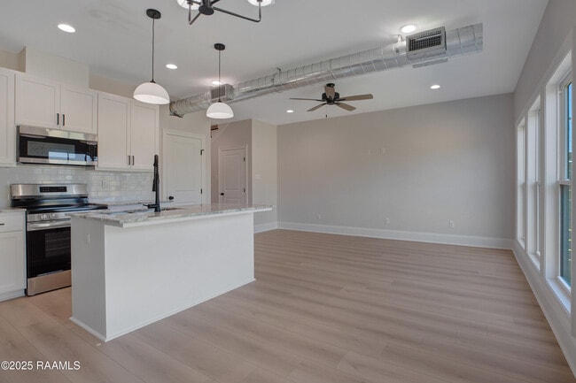 Building Photo - 424 Eraste Landry Rd