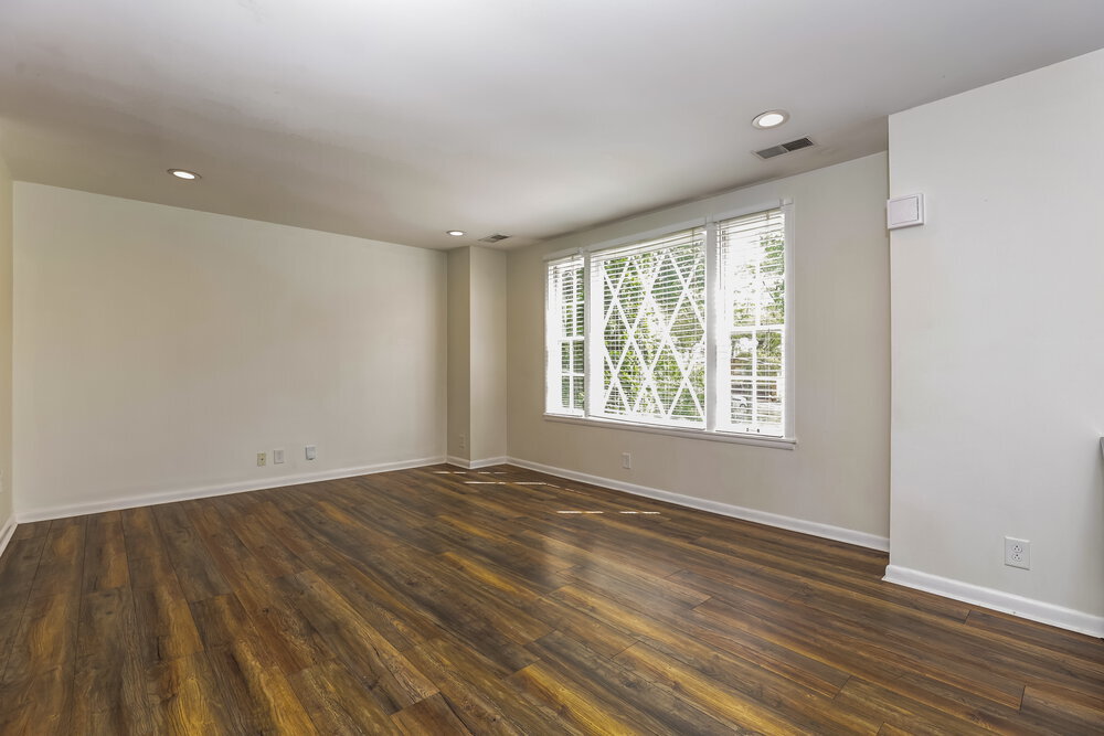Building Photo - 121 Lakeside Park Dr