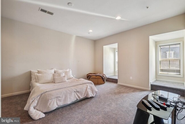 Building Photo - 615 River Mist Dr