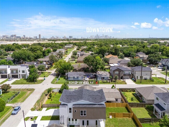 Building Photo - 8022 Colonial Ln