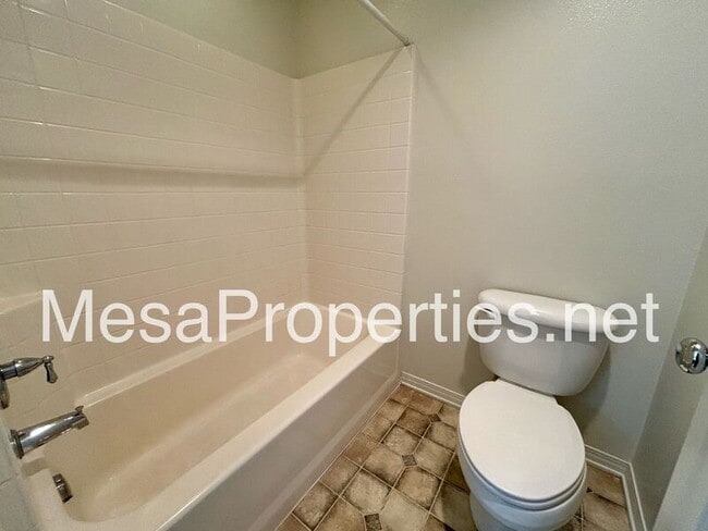 Building Photo - 7401 Roundhill Pl