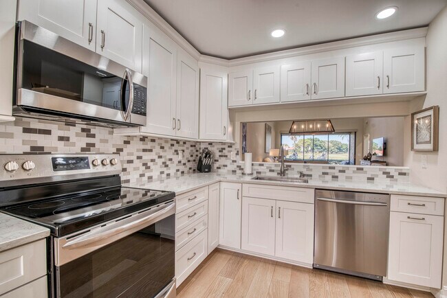 Building Photo - 779 Windermere Way