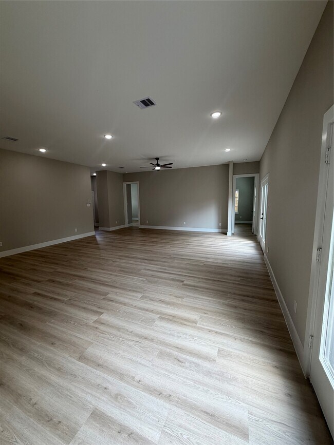 Building Photo - 2607 Piemonte Ave