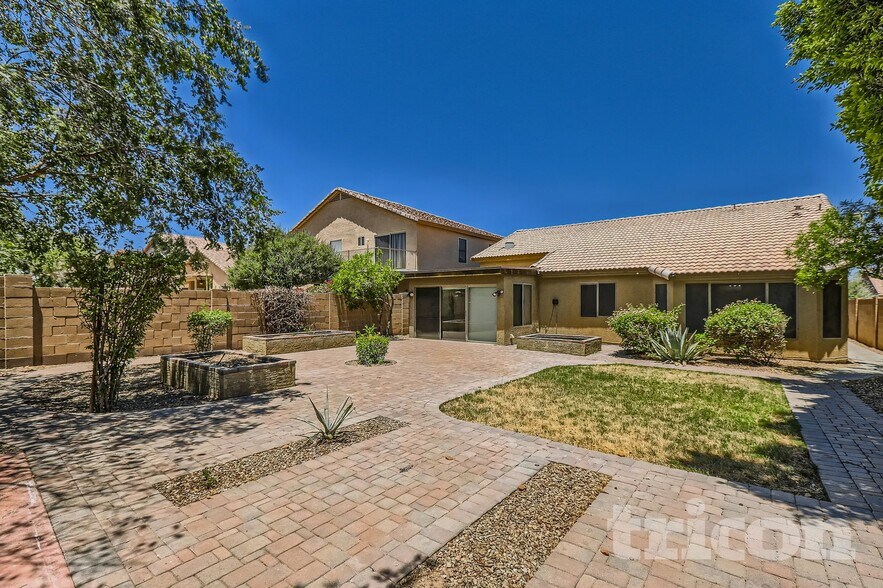Building Photo - 2733 E Gary Way