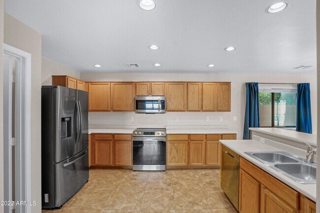 Building Photo - 15422 N 169th Ln