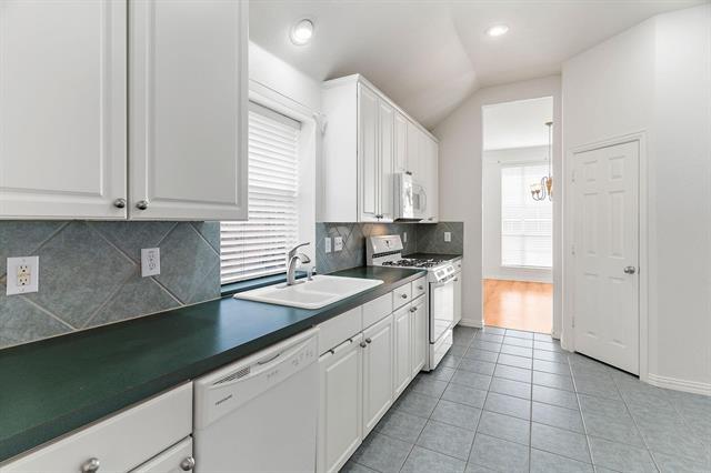 Building Photo - 1813 Travis Dr