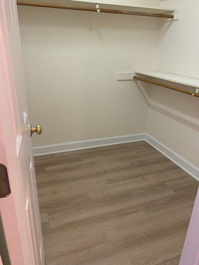 Building Photo - PET FRIENDLY-3 BEDROOM WITH DOWNSTAIRS PRIMARY SUITE- 717 St.Catherines~3 brm 2.5 bath~wood burni...