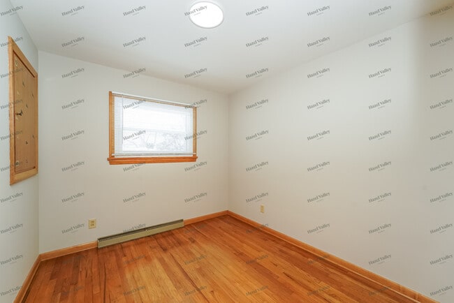 Building Photo - 287 Selden Ave