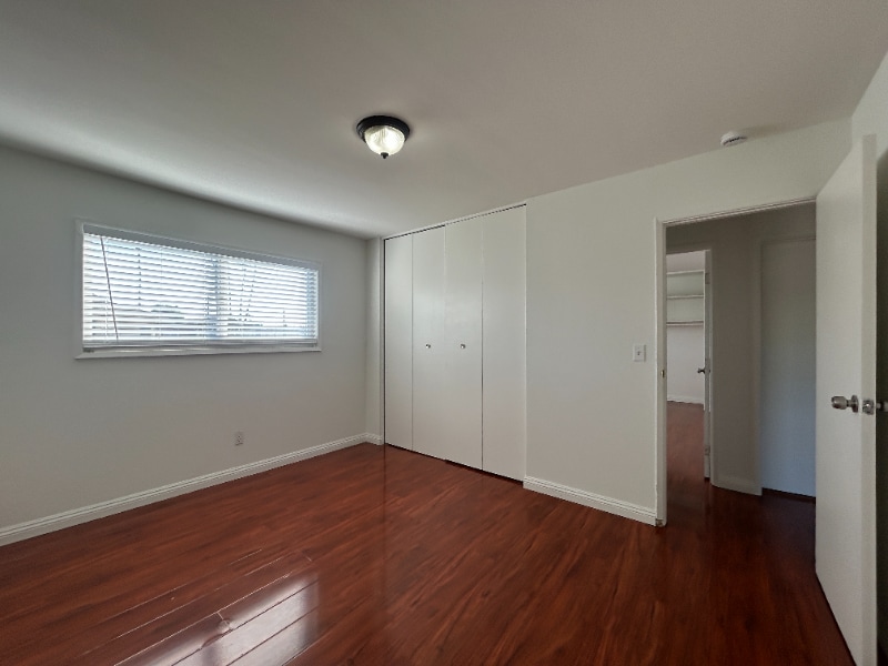 Building Photo - 2340 W Greenacre Ave