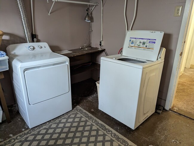 Building Photo - Triangle Tops (TTD/TTU) (Silverwolf)