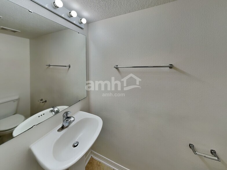 Building Photo - 1605 Pickard Cir