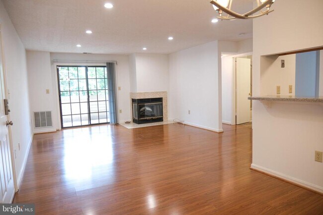 Building Photo - 6941 Mary Caroline Cir
