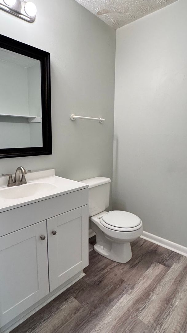 Building Photo - 2BR/1.5BA End Unit Townhome Near Downtown Snellville!