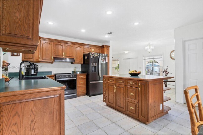 Building Photo - 781 SW 49th Terrace