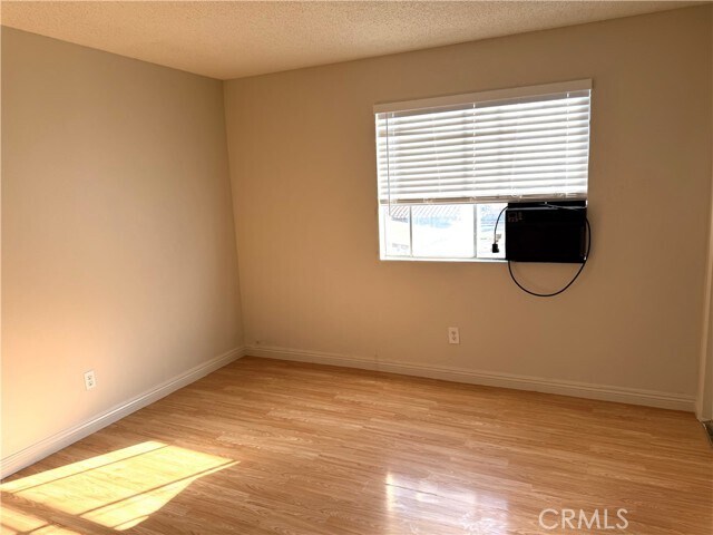 Building Photo - 814 E Erna Ave