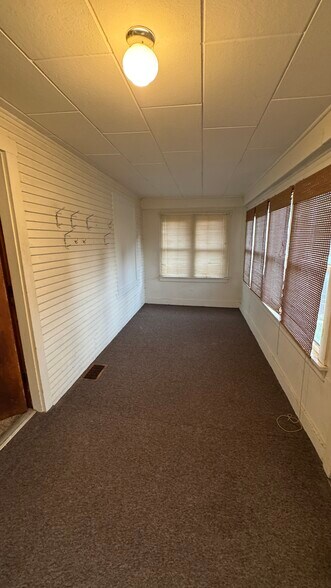 Building Photo - 406 S Chicago Ave