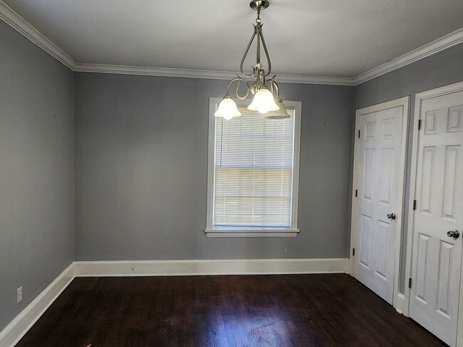 Building Photo - 215 E Washington St