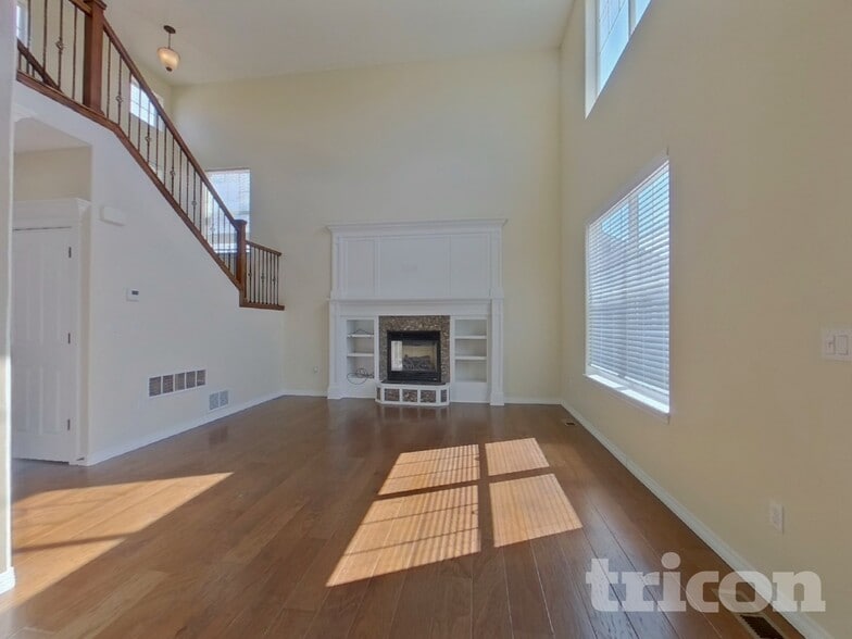 Building Photo - 305 Calhoun Cir