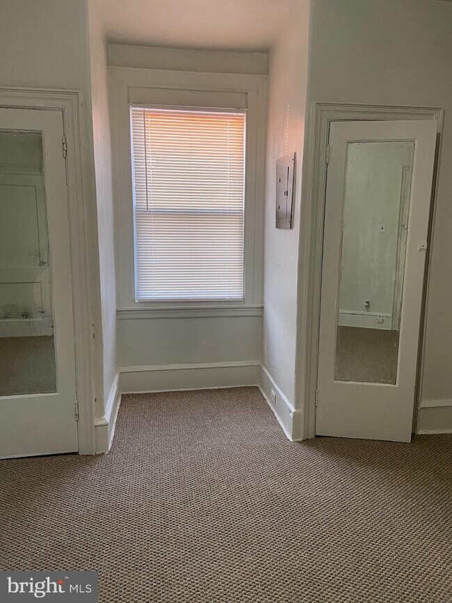 Building Photo - 20 S 61st St