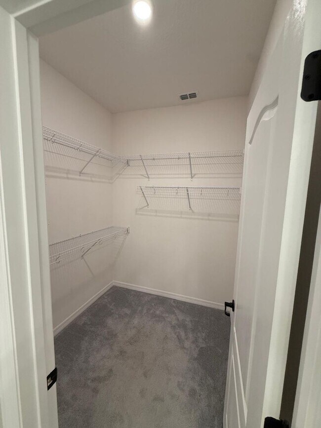 Building Photo - 3 BEDROOM, 2 BATHOOM IN DEANS XING/LITTLE ECON
