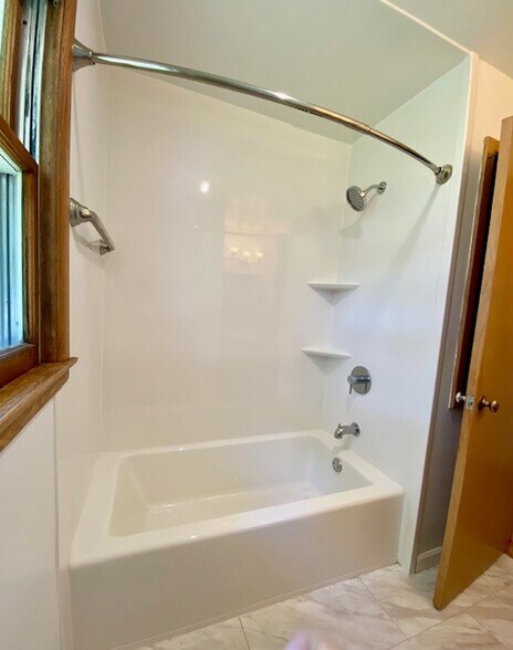 Shower - 310 Eugenia Ave