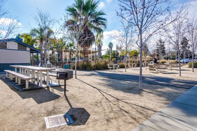 Building Photo - Amazing 3 Bed, 3 Bath Home in Sunnyvale near Seven Seas Park