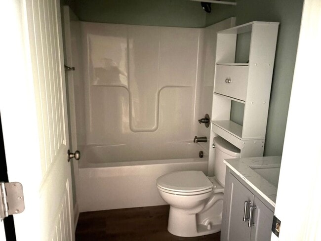 Building Photo - 3 Bedroom 2 Bath Home in Manteo $2200/mo