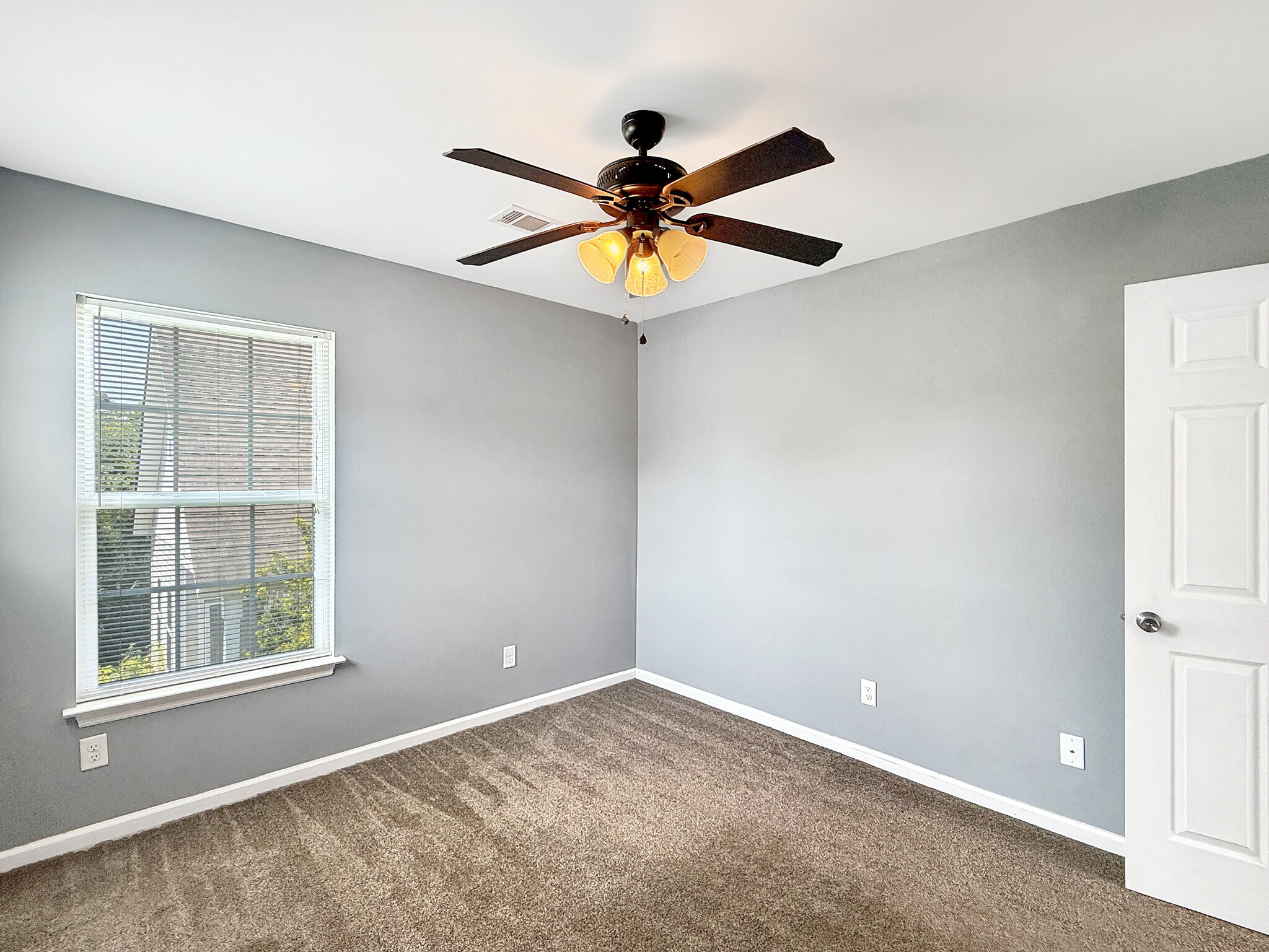 Building Photo - 21 Pine Forest Dr