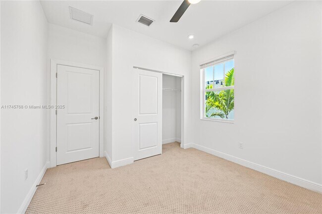 Building Photo - 3542 NW Solange Ct