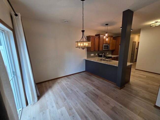 Building Photo - Stylish and Inviting; The Townhouse of Your Dreams!