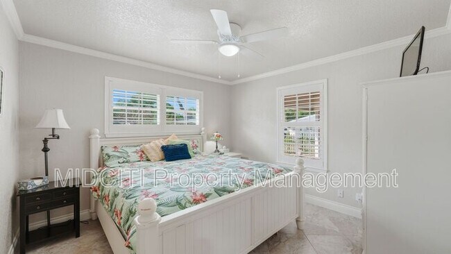 Building Photo - 156 Trelawney St