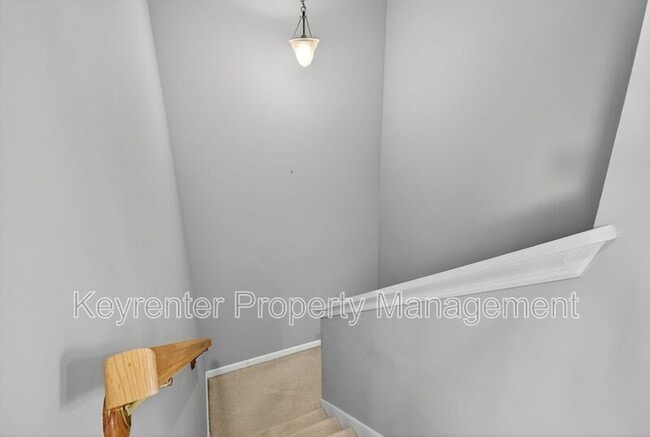 Building Photo - 1111 Ridgeway Dr