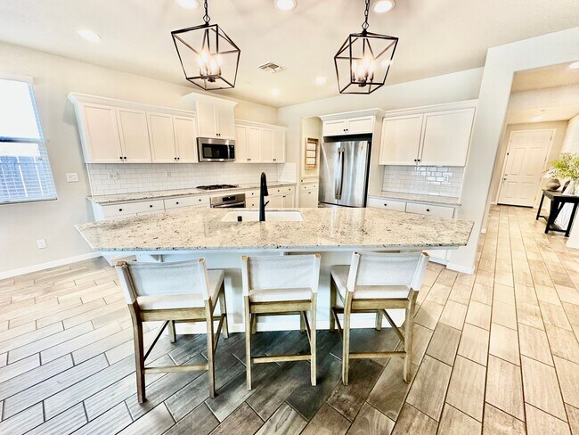 Building Photo - North Clovis 3/3 with Bonus Room and Pool