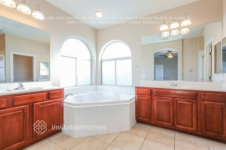 Building Photo - 7632 Sonora View St