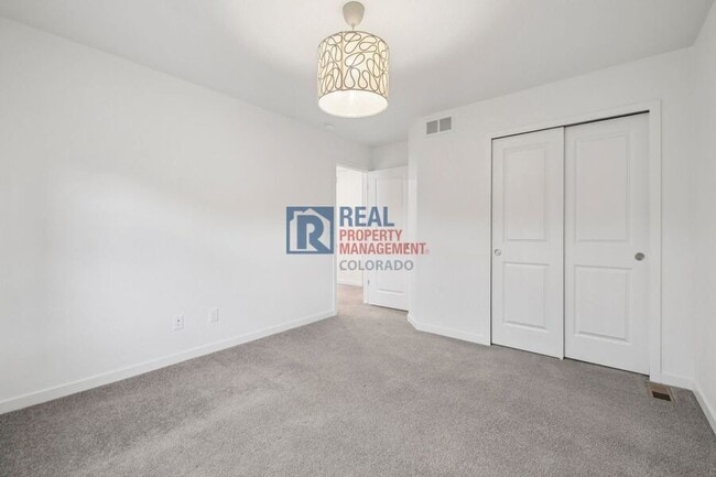 Building Photo - 8396 Bijou Crk Ave