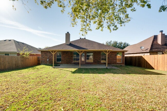 Building Photo - "Beautiful Single-Story Featuring an Office, Open-Concept Design, Dual Living Areas and a Large O...