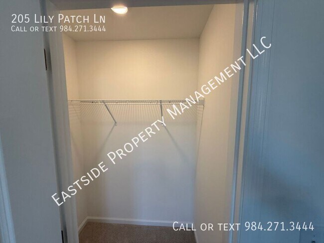 Building Photo - 205 Lily Patch Ln