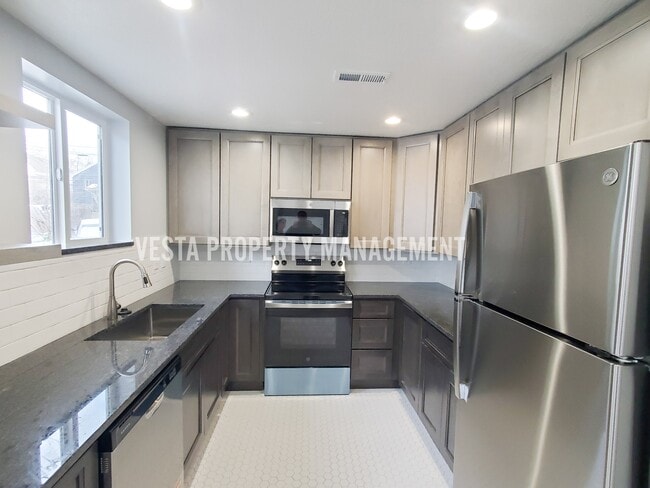 Building Photo - 2028 Ogden Ave