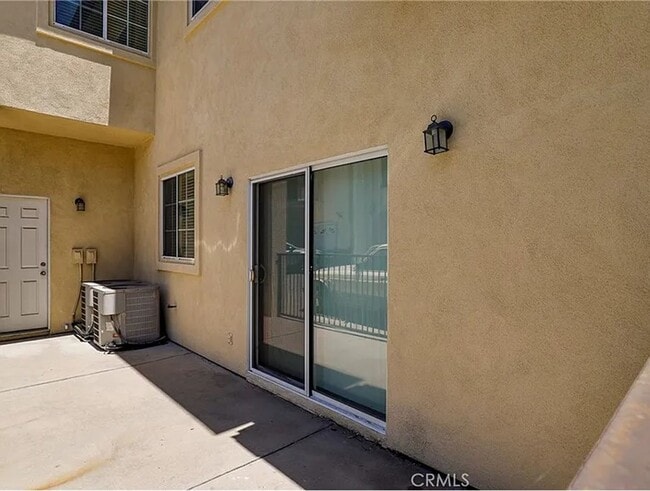 Building Photo - 5 Bedroom & 5.5 Bathroom