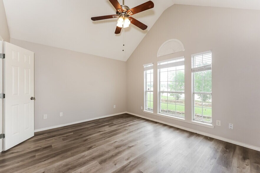 Building Photo - 706 Valleycreek Rd