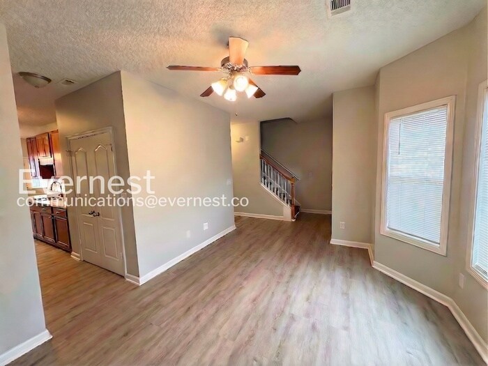 Building Photo - 8665 Thomas Rd