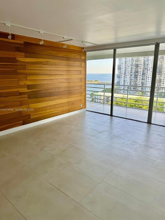 Building Photo - 2025 Brickell Ave