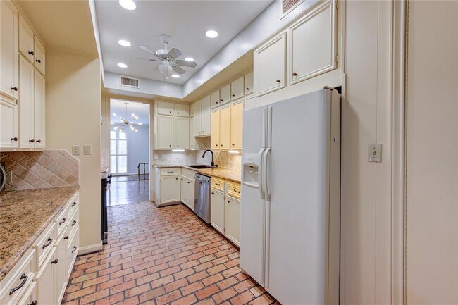 Building Photo - 7530 Del Monte Dr