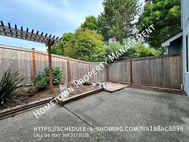 Building Photo - 4403 Chardonnay Dr SE