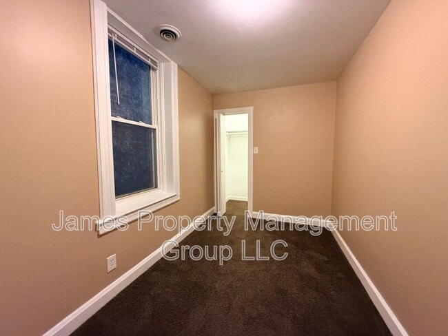 Building Photo - 835 N Paulina St